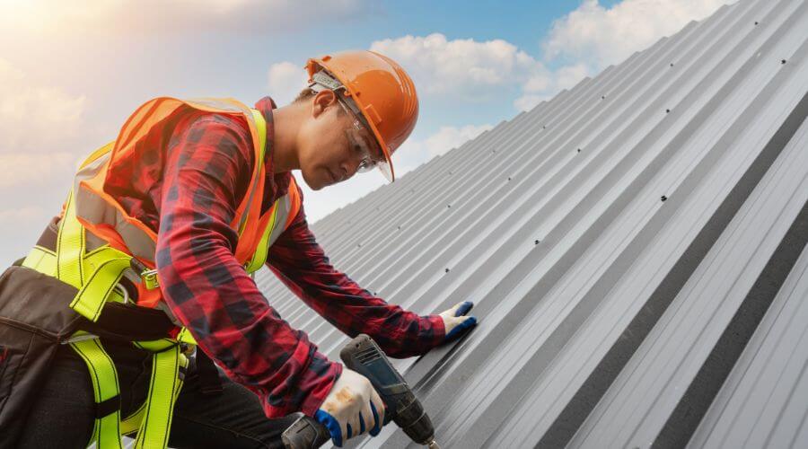 Professional gutter cleaning in Kingsland, AR